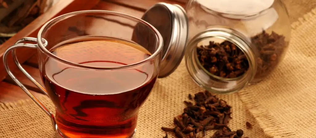 Cinnamon, Clove, and Bay Leaf Tea for Digestion and Gut Health
